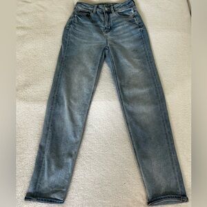 American Eagle Outfitters 00 stretch mom straight jeans light wash.